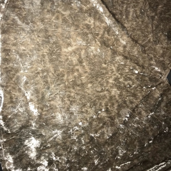 Attractive Golden Velvet Tank-top Blouse - Picture 4 of 4